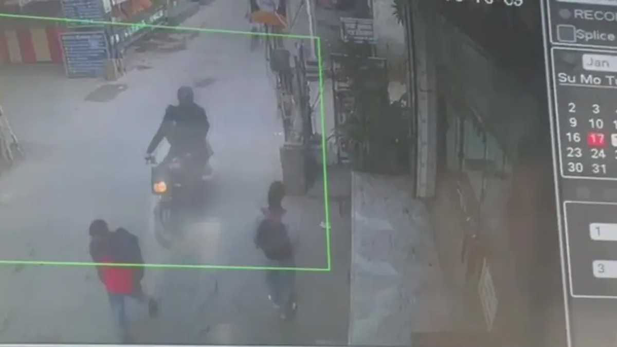 Acid Attack : दिल्ली के द्वारका में छात्रा पर एसिड अटैक मामले में तीनों आरोपी गिरफ्तार Acid Attack : दिल्ली के द्वारका में छात्रा पर एसिड अटैक मामले में तीनों आरोपी गिरफ्तार